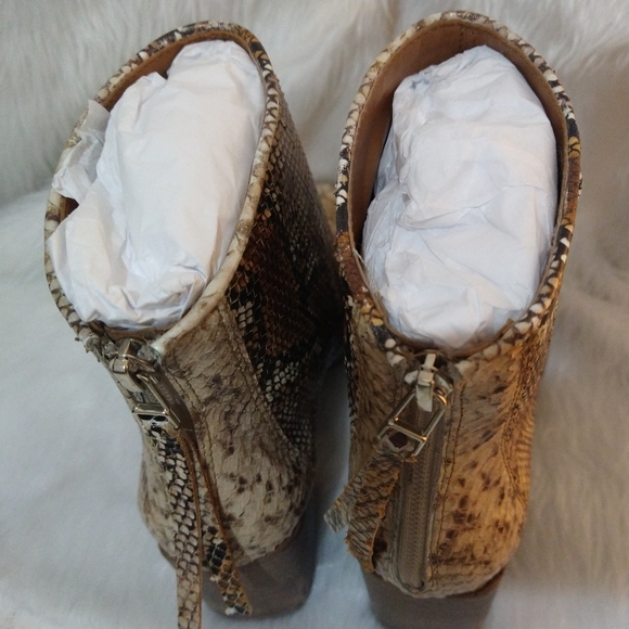 โ๐ผ On Hold โ๐ผ Golo Snake Print Leather Bootie - Picture 6 of 9